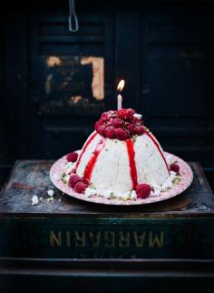 Vanilla ice cream cake with raspberries, pistachios, meringue drops and raspberry sauce