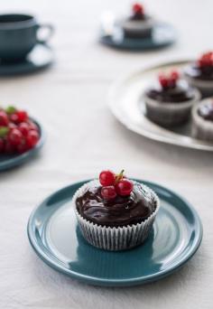 Red Currant Chocolate Cupcakes - BakeNoir.com