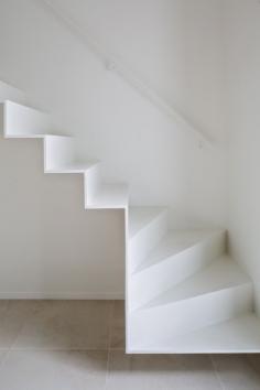 Minimalist Staircase by studio Five AM & Arch-Id.
