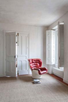 Gallery Post // Refurbished Madrid Apartment by Erico Navazo | www.yellowtrace.c...