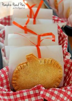 Adorable Pumpkin Hand Pies by joandsue.blogspot...