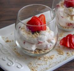 STRAWBERRY CHEESECAKE MOUSSE