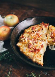 Sauteed Apple Prosciutto Pan Pizza