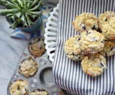 blueberry muffins with crumble top