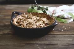 foraged apple and red goosbery thyme pie