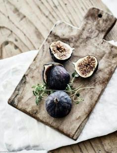 
                        
                            Figs in dark purple on a wooden plate | fruit: fig . Frucht: Feige . fruit: figue |
                        
                    
