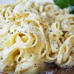 
                        
                            Alfredo Sauce - Recipes, Dinner Ideas, Healthy Recipes & Food Guide. Made it {ler} pretty good.  Added 1tbsp of butter
                        
                    