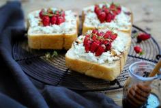 FraisesDesBois crostini