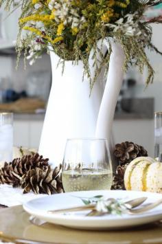 
                        
                            Blogger Styling Home Tours: Thanksgiving Edition Fall vignette www.simplestyling...
                        
                    