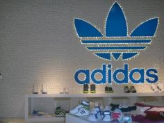 
                        
                            Adidas stand Made of marshmellows. Interior design #vandadesigners www.vandadesigner...
                        
                    