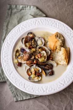 Clam Chowder with Potatoes and Bacon