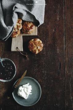 Apple and cranberries scones / Marta Greber