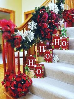 Christmas Staircase Decorations photos