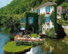 
                    
                        Amazing Grass Hotel Facade in Brantome, France
                    
                