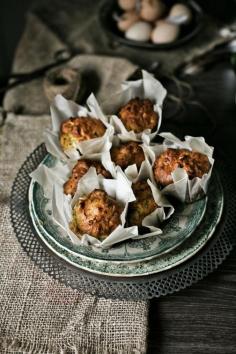 
                    
                        Olive oil, feta and zucchini muffins - Pratos e Travessas | Food, photography and stories
                    
                