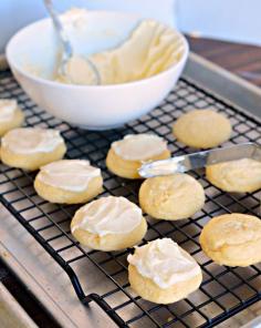 
                    
                        Vanilla Melt Away Cookies have an amazing texture you'll never guess the secret ingredient! |www.blessthismessplease.com
                    
                