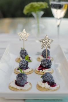 Yummy Mummy Kitchen: Blackberry Goat Cheese Crackers... great for 4th of July, too!