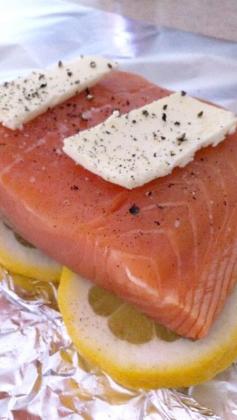 
                    
                        Tin foil, lemon, salmon, butter ~ Wrap it up tightly and bake for 25 minutes at 350 °. Simple and delicious!
                    
                