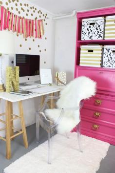 
                    
                        Pink and Gold Office Nook - www.classyclutter...
                    
                
