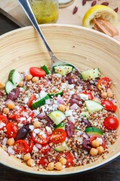 Mediterranean Quinoa Salad 1 cup quinoa, rinsed 1 1/2 cups water 1 cup tomato, sliced 1 cup cucumber, sliced 1/4 cup red onion, diced 1/4 cup kalamata olives 1/4 cup feta, crumbled 1 (15 ounce) can chickpeas, drained and rinsed 3 tablespoons lemon juice (~1 lemon) or red wine vinegar 3 tablespoons extra virgin olive oil 1/2 teaspoon oregano 1 clove garlic, grated salt and pepper to taste