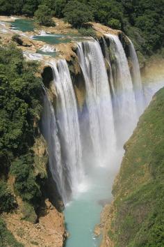 
                    
                        Cascada de Tamul, México
                    
                