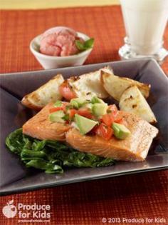 Sensational Salsa Salmon - The salsa topping on this salmon is fresh, creamy and oh so good. #nutfree #eggfree #glutenfree #recipe #produceforkids #healthy