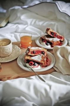 
                    
                        Pratos e Travessas: Pequeno almoço na cama # Breakfast in bed | Food, photography and stories
                    
                