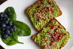 Choosing Raw - vegan and raw recipes | Avocado Superfood Breakfast Toast