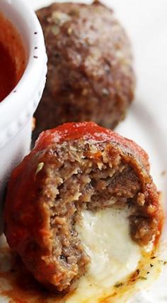 Slow cooker meatballs stuffed with mozarella