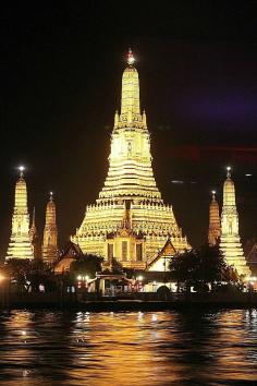 
                    
                        Wat Arun - Things to see in Bangkok, Thailand
                    
                