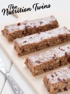 ★Need a quick dessert for that impromptu party (or the one you forgot about)? Try these easy no-bake peanut butter raisin bars.