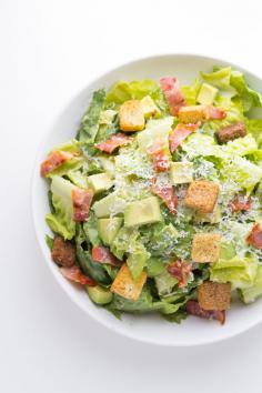 
                    
                        Avocado Caesar Salad: romaine lettuce is tossed in a creamy avocado caesar dressing and topped with bacon, croutons and even more avocado! sweetpeasandsaffr... Denise | Sweet Peas & Saffron
                    
                