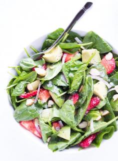 
                    
                        Quick and easy spinach salad with creamy avocado and sweet strawberries, tossed in a homemade poppyseed dressing | littlebroken.com Katya | Little Broken
                    
                