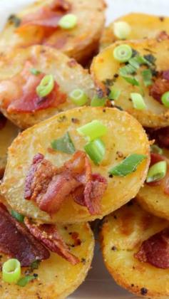 
                    
                        Garlic Parmesan Bacon Potatoes ~ So much flavor... They have garlic, cheese, butter and bacon!
                    
                