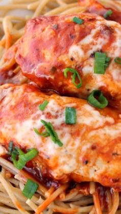 
                    
                        Easy Skillet Chicken Parmesan ~ comes together so quickly in just one skillet.
                    
                