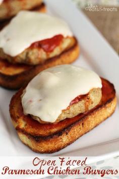 
                    
                        Open Faced Chicken Parmesan Burger ~ Easy, Delicious Parmesan Chicken Burger Piled with Marinara and Cheese on top of Garlic Bread!
                    
                
