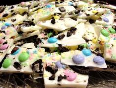 
                    
                        Quick and Easy Easter Oreo Bark
                    
                