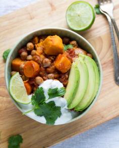 
                    
                        Smoky Sweet Potato and Chickpea Chilli with Lime- an 8-10 hour slow cooker recipe that is ready when you walk in the door from work! sweetpeasandsaffr... @necie83
                    
                