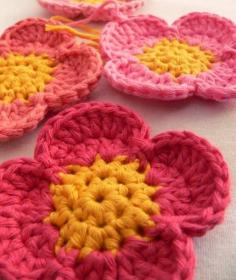 
                    
                        Simple Crochet Flower
                    
                