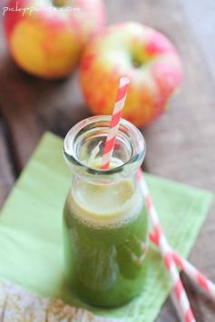 
                    
                        My favoriteGreen Power Juice packed with apples lemon, ginger and parsley! #healthy #greenjuice #recipe #juicing
                    
                