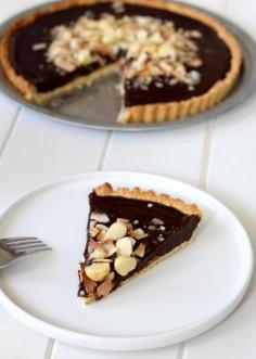 
                    
                        Dark Chocolate, Coconut & Macadamia Nut Tart (It's Gluten Free, Paleo, & Vegan!) | Bakerita.com
                    
                