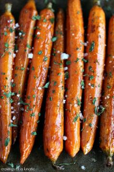 These Balsamic Roasted Carrots (recipe) will get your family eating their veggies! Good vegetable food side dish idea.