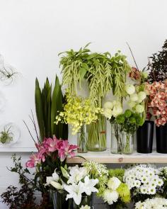 
                    
                        Beautiful blooms at Loose Leaf. Melbourne. Photo – Sean Fennessy for The Design Files.
                    
                