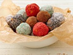 
                    
                        These are no ordinary homemade doughnut holes. They come in five fun shake-in-the-bag flavors that your family will love. Plus, we’ve made them easy. Good stuff!
                    
                