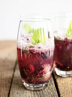 
                    
                        Berry Mojitos ~ perfect drink for summer entertaining!
                    
                