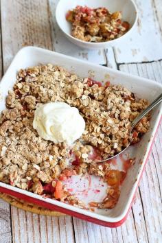 
                    
                        Rhubarb & Apple Crisp Recipe {Low Sugar}...A fantastic spring-time recipe! 181 calories and 5 Weight Watchers PP | cookincanuck.com
                    
                