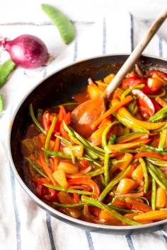 
                    
                        Vegetable Sweet and Sour {Takeout Shmakeout! Make your favorite Chinese dinner at home!} | savorynothings.com
                    
                