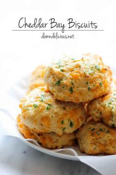 Red Lobster Cheddar Bay Biscuits - These copycat biscuits are so easy to make in just 20 min, and they taste a million times better!
