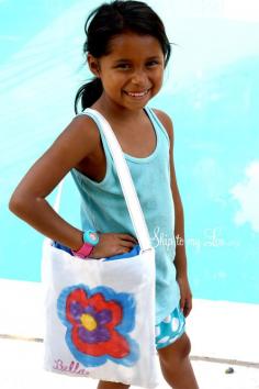 Whip up this beach bag tote and get ready for summer. Fun for the kids! skiptomylou.org #tote #sew #beachbag