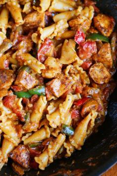 
                    
                        This Creamy Chicken Fajita Pasta is a HUGE winner! Everything cooks in one pan (even the noodles!) and it's done in 15 minutes. So, so good!!
                    
                